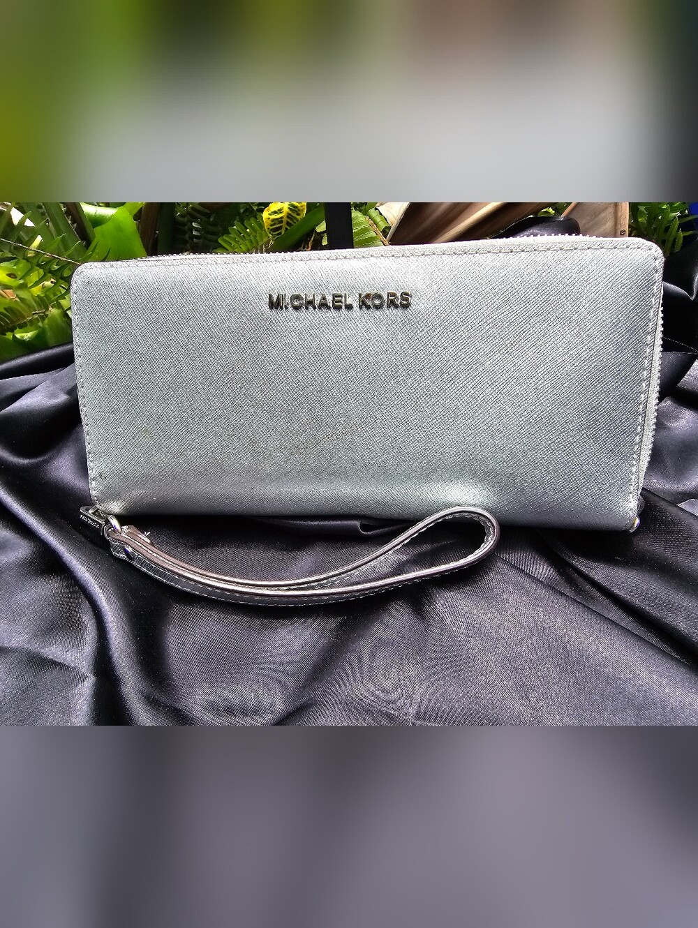 Michael Kors Jet Set Travel Metallic Silver Continental Wallet Wristlet